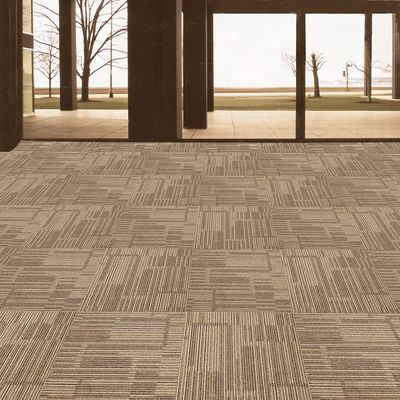 520g/sqm 스파일 무게 PVC 뒷면과 PP 표면과 함께 상용실 카펫 타일
