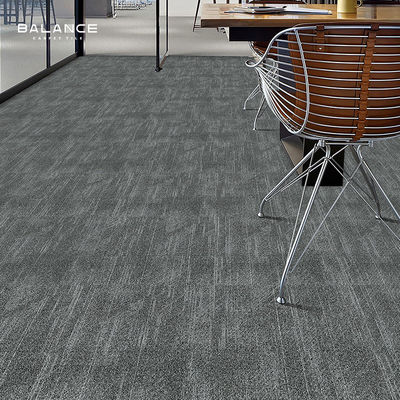 오피스실 바닥 디스플레이 닦을 수 있는 PVC 카펫 타일 50*50 스파일 무게 5-600g/sqm