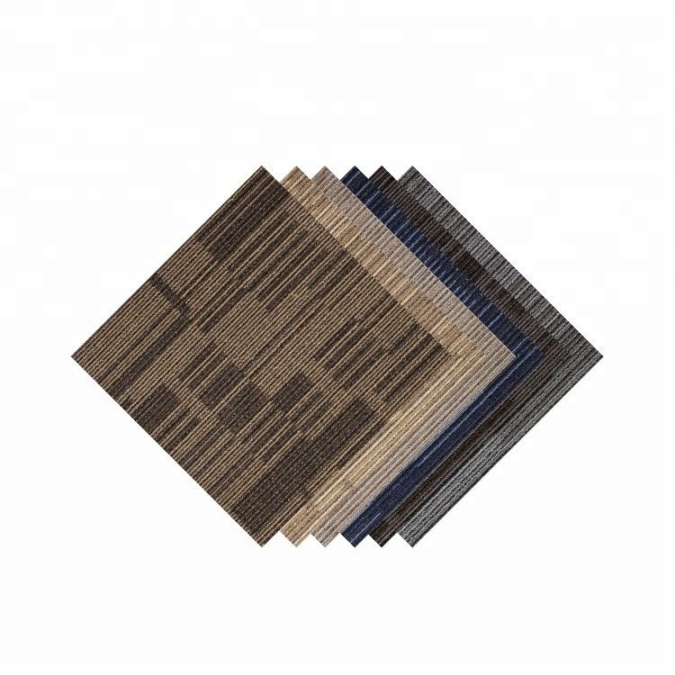 520g/sqm 스파일 무게 PVC 뒷면과 PP 표면과 함께 상용실 카펫 타일