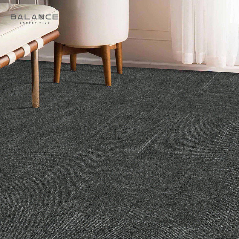 오피스실 바닥 디스플레이 닦을 수 있는 PVC 카펫 타일 50*50 스파일 무게 5-600g/sqm